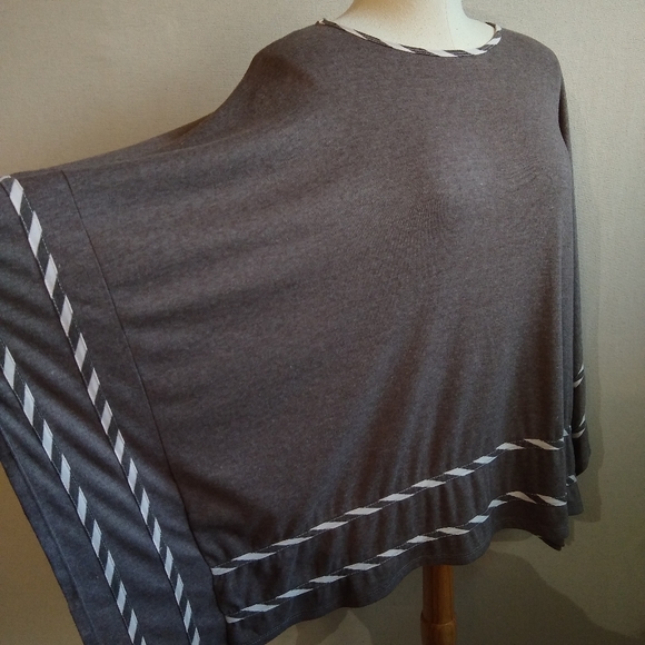 Hem & Thread Poncho - Picture 4 of 10